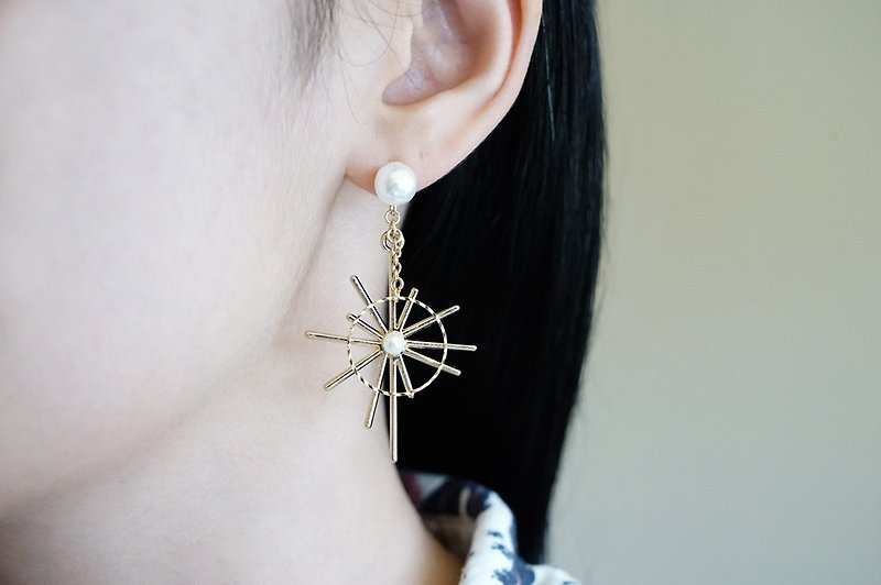 星光 - 珍珠星芒不對稱耳環 (醫療級抗敏鋼針 / 耳夾) - 耳環/耳夾 - 珍珠 白色