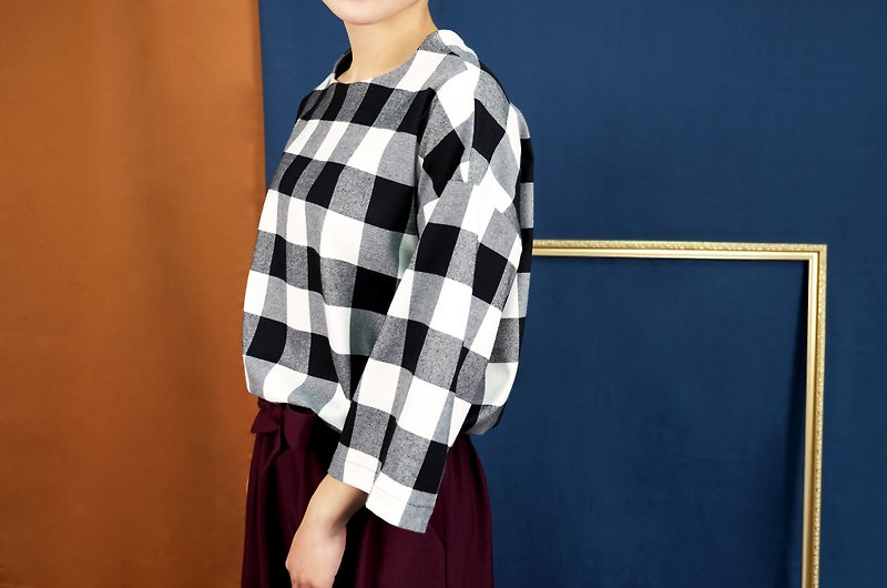 Micro-collar shoulder coat black and white plaid - Women's Tops - Polyester 