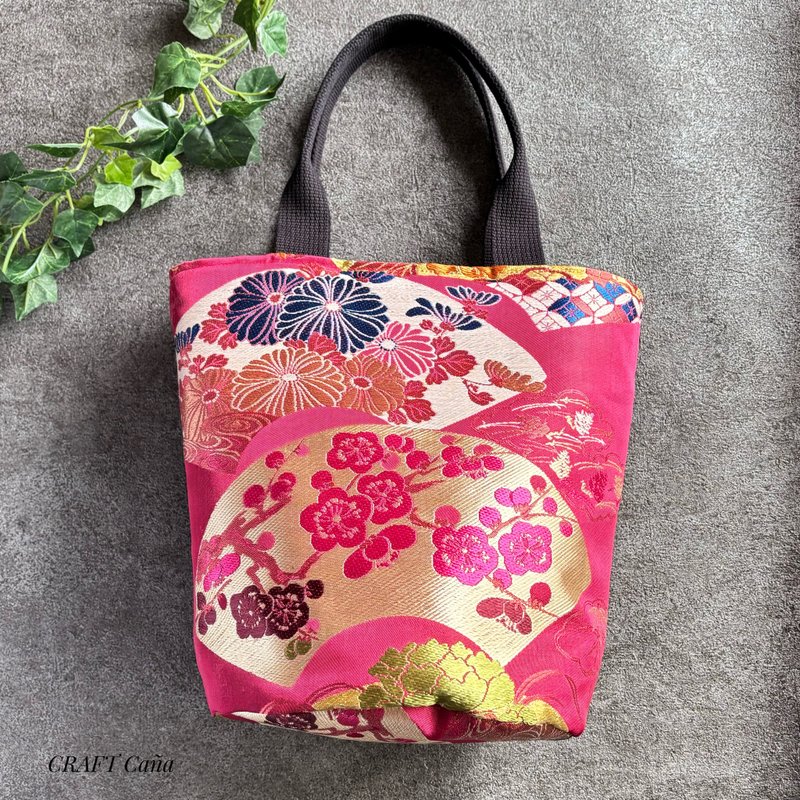 Kimono Obi remake Tote Bag Pink - กระเป๋าถือ - ผ้าไหม สึชมพู