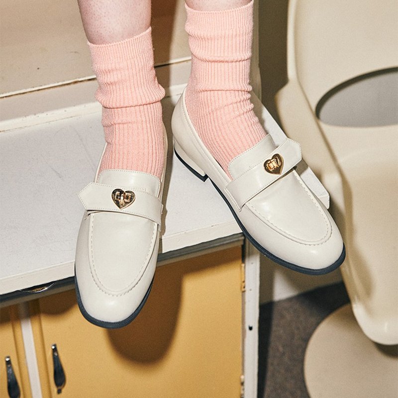 PRE-ORDER 韓國人手製 MACMOC Amos Loafers IVORY - รองเท้าหนังผู้หญิง - วัสดุอื่นๆ 