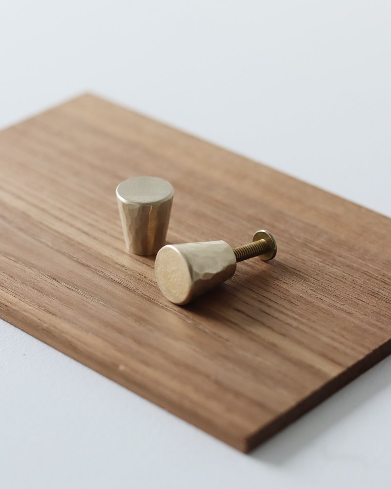 Brass knob with hammer pattern 2 SS size - อื่นๆ - โลหะ สีทอง