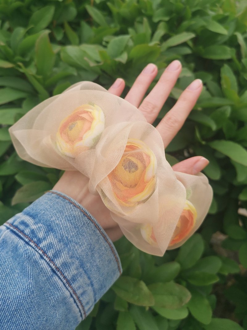 Large yellow organza scrunchie with flowers - flower elastic hair band - 髮夾/髮圈 - 聚酯纖維 黃色