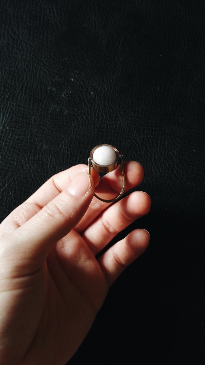 [Mush] Spherical Gem Stone Brass Ring   黃銅 幾何 天然石 介指 戒子 戒指 - 頸鏈 - 其他金屬 多色