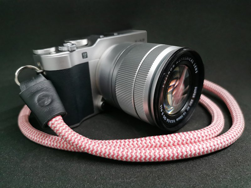 手作りの40インチピンクの柔らかい編みこみのロープレザージョイントネックショルダーカメラストラップ