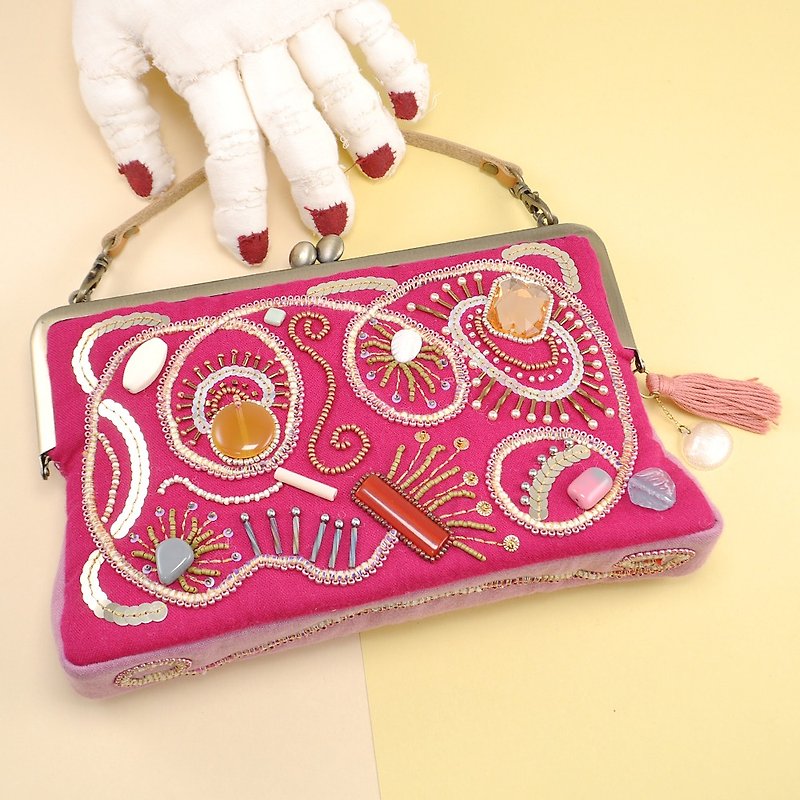 Embroidered bag with beads and yarn, party bag, sparkle pink bag - กระเป๋าถือ - ผ้าฝ้าย/ผ้าลินิน สึชมพู