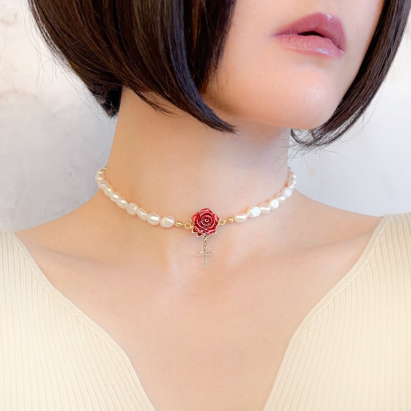 Pearl/Don't give yourself over to the calm night/Rose and cross freshwater pearl choker SV634 - Chokers - Other Materials White