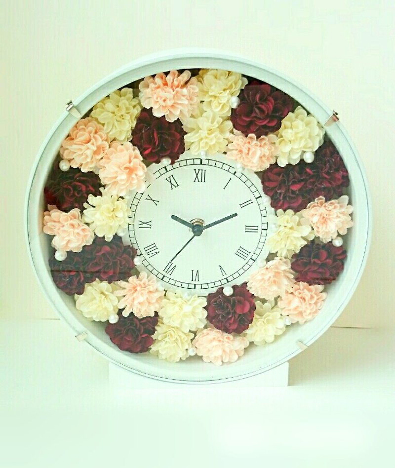 Flower Clock Round (White) Carnation (Red Mix) - นาฬิกา - ไม้ สีแดง