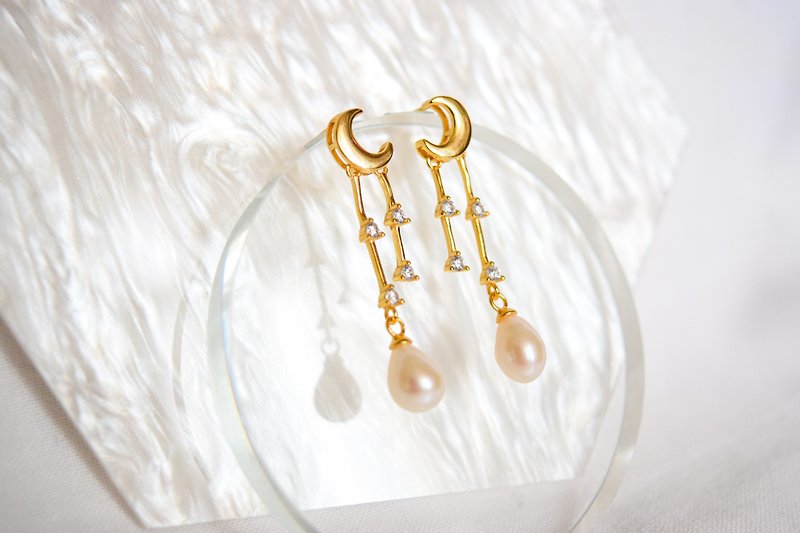 Moon and Stars - Drop-shaped Freshwater Pearl sterling silver tassels earrings - ต่างหู - เงินแท้ สีเงิน