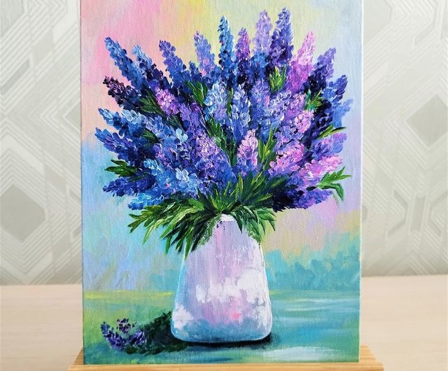 花瓶のアートワークにラベンダーの花を描くブーケアートの壁の