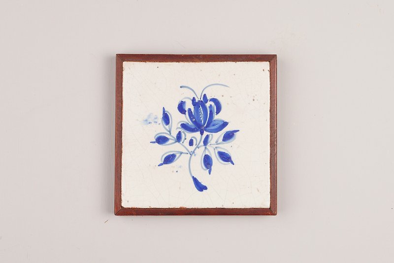 Blue little Frysian flower in wooden frame (T236) /delft blue/ hand-painted - โปสเตอร์ - ดินเผา สีน้ำเงิน