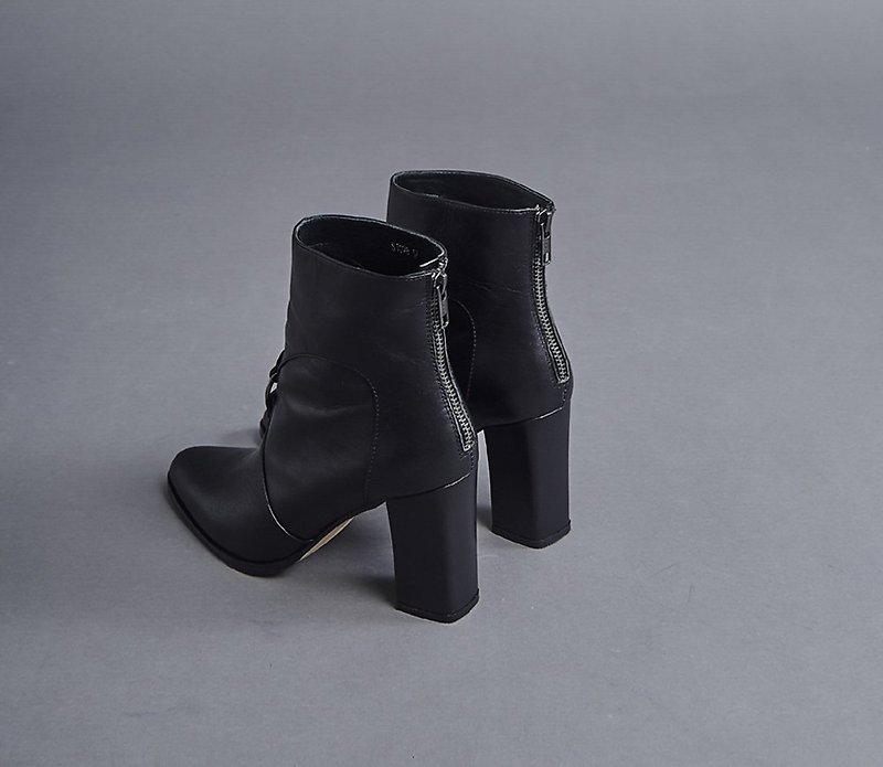 Decorative metal ring thick with high boots black - รองเท้าบูทสั้นผู้หญิง - หนังแท้ สีดำ