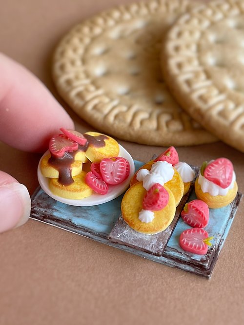 DOLLFOODS Miniature tray with sweets for a dollhouse in 1:12 scale