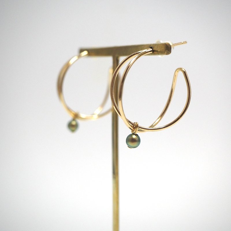 18KGP Gold cross foop with green swarovski crystals - 耳環/耳夾 - 其他金屬 金色