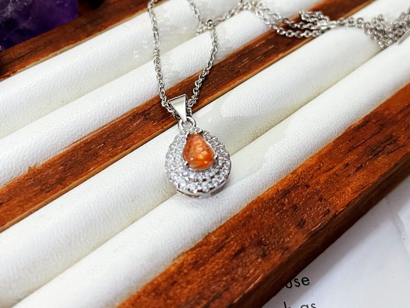 Natural Gold Strawberry Lucky Necklace - สร้อยคอ - คริสตัล สีเหลือง