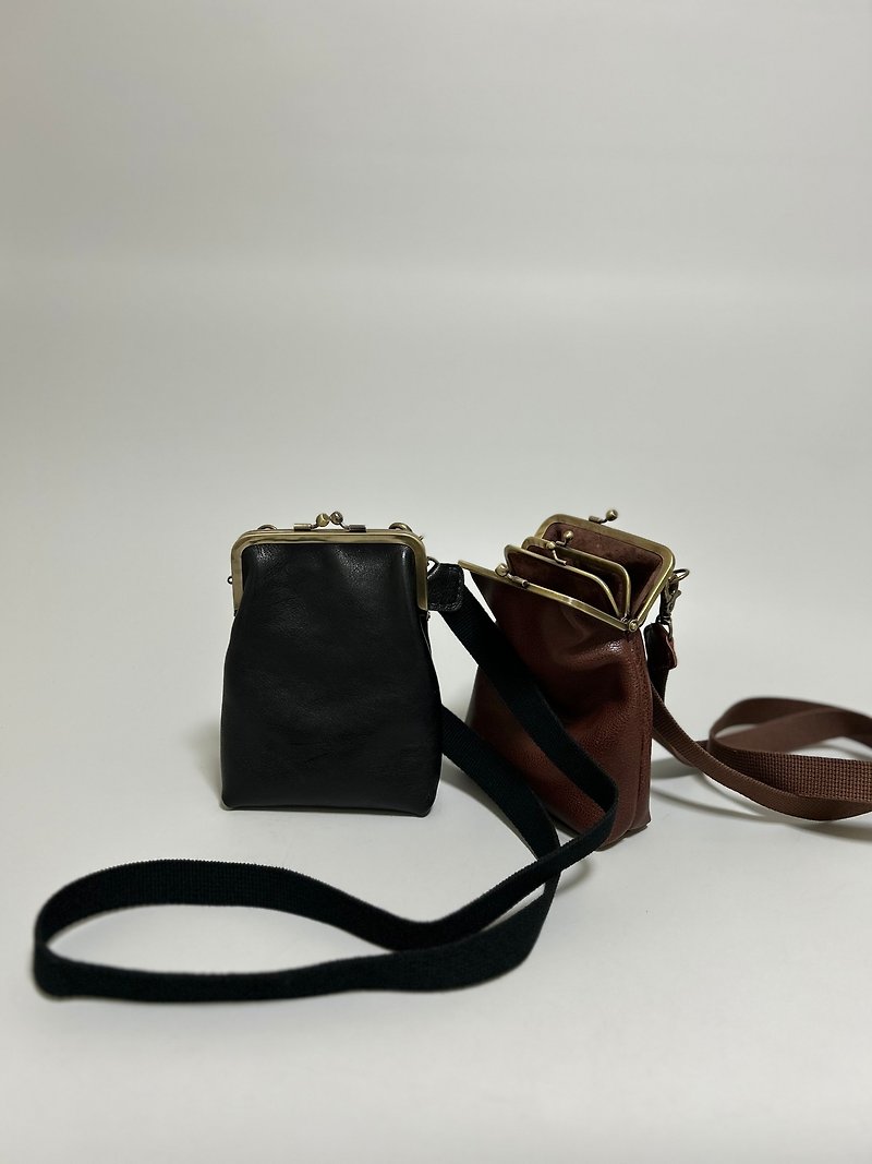 Himeji leather parent and child pochette with gusset/black/mini bag/crossbody/ge - อุปกรณ์เสริมอื่น ๆ - หนังแท้ สีดำ