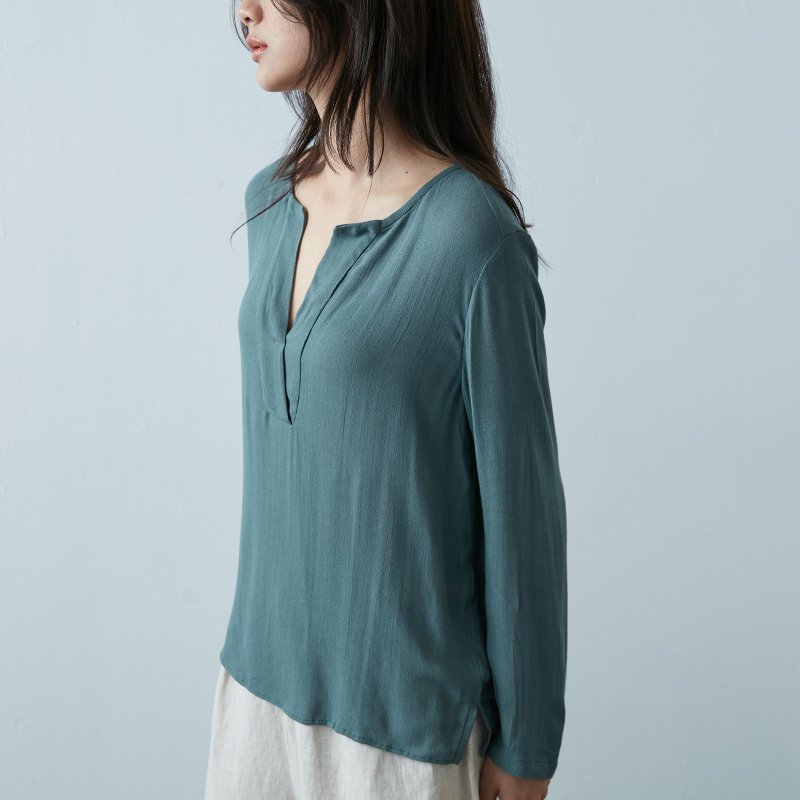 V-neck cardigan long top - gray green - เสื้อผู้หญิง - ผ้าไหม สีเขียว