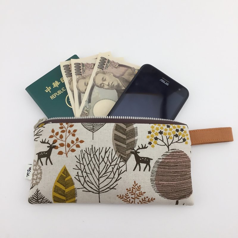 Quiet forest sika deer - mobile phone bag / pencil case / universal bag - กล่องดินสอ/ถุงดินสอ - ผ้าฝ้าย/ผ้าลินิน 