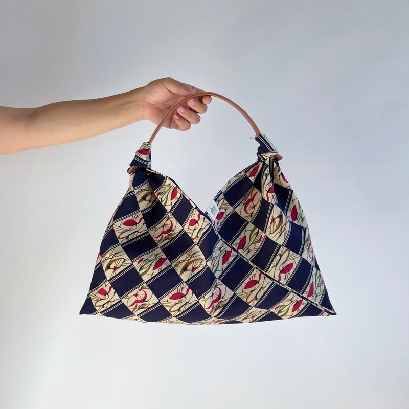 Unique | Single layered AZUMA bag -Wool KIMONO fabric, checkered dark blue - กระเป๋าถือ - ขนแกะ สีน้ำเงิน