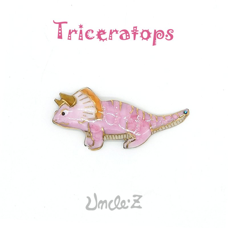 恐竜-トリケラトプスA-の七宝焼ピンブローチ - 徽章/別針 - 其他金屬 粉紅色