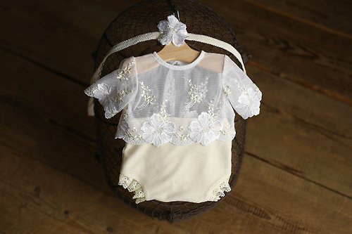 Divaprops White bodysuit and headband for newborn girls: the perfect outfit for a girl