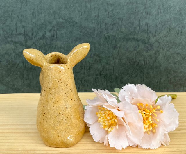 A Lu Rabbit 陶器 陶器/花瓶/装飾品/ギフト 手作り・手描きのオリジナル 一点物 - ショップ A Luデザインスタジオ 花瓶・植木鉢 -  Pinkoi