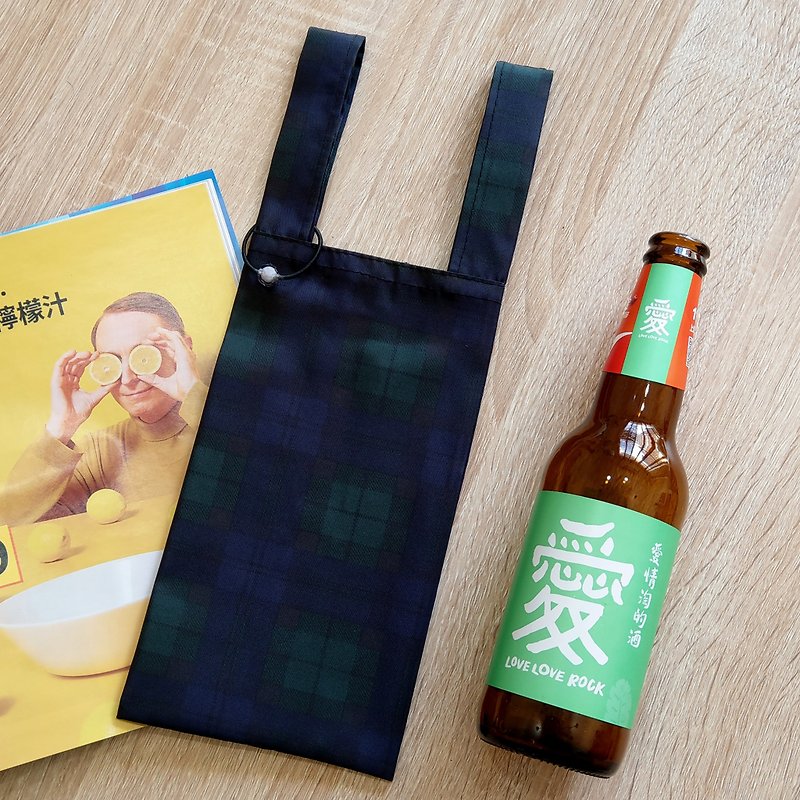 Winter check (green blue)。Handmade reusable bag for drinks and anything - ถุงใส่กระติกนำ้ - วัสดุกันนำ้ สีเขียว
