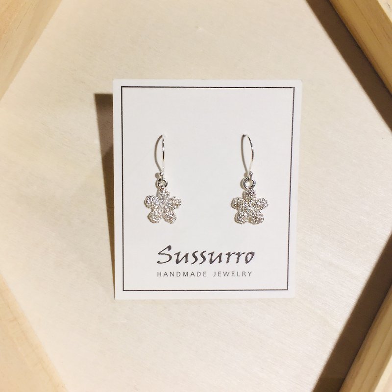 Sussurro Hand. Small Flower Sterling Silver Earrings-Ear Hook / Woven Lace - Earrings & Clip-ons - Other Metals Silver