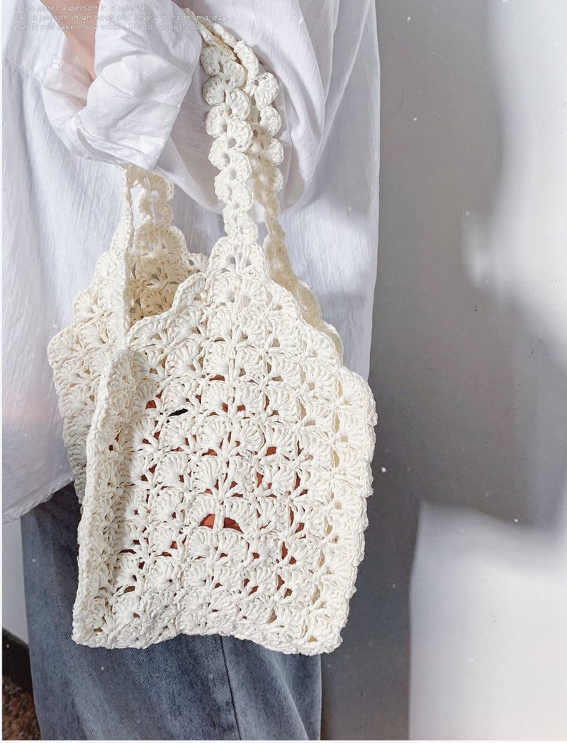 【Customized】Handmade handwoven/raffia woven shoulder bag - กระเป๋าถือ - วัสดุอื่นๆ 