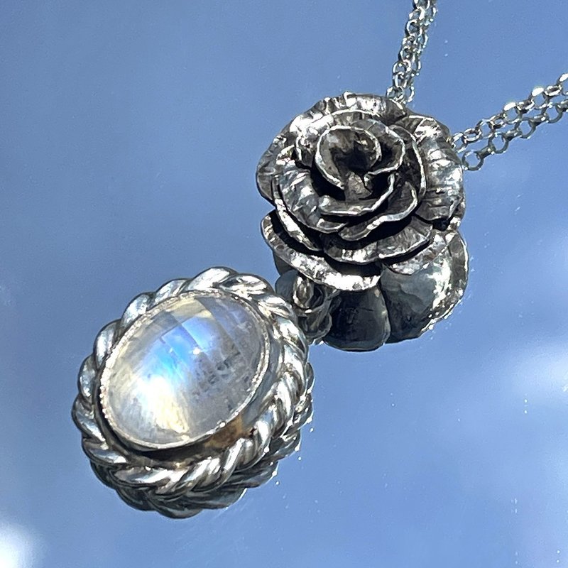 月光石 金工手敲玫瑰 純銀項鍊 - 項鍊 - 純銀 藍色