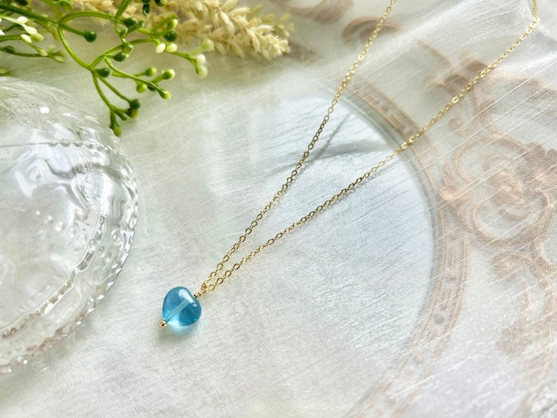 Aquamarine Heart Necklace Aquamarine Aquamarine Heart Handmade Jewelry Handmade Necklace Crystal Design - สร้อยคอ - เครื่องเพชรพลอย สีน้ำเงิน