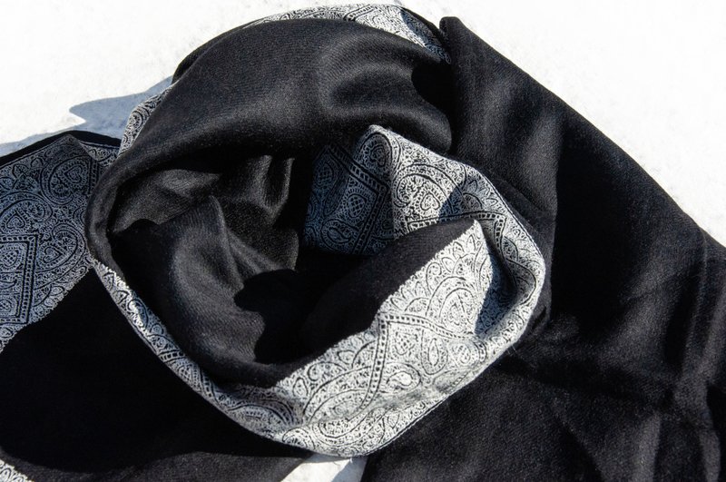 喀什米爾Cashmere/羊絨圍巾/純羊毛圍巾披巾/戒指絨披肩-刺繡花朵 - 圍巾/披肩 - 羊毛 黑色