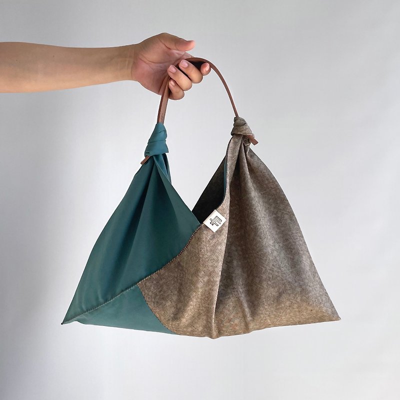 Unique | Two-colored AZUMA bag, whip stitching -Silk KIMONO & Plain cotton - กระเป๋าถือ - ผ้าไหม สีกากี