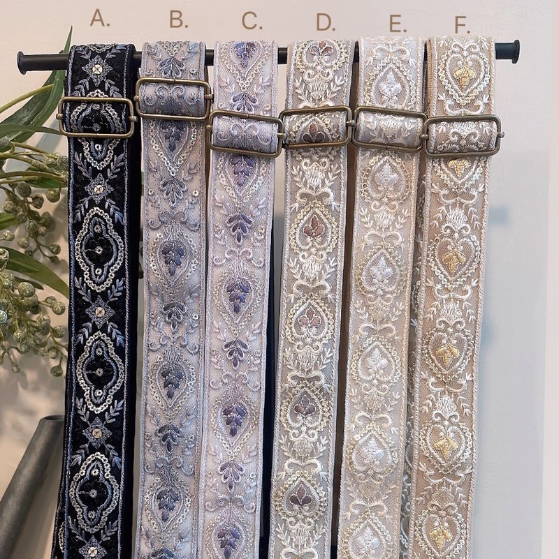 心心相印 刺繡手機背帶 可調節背帶 好煩小姐 - 手機配件 - 其他人造纖維 白色