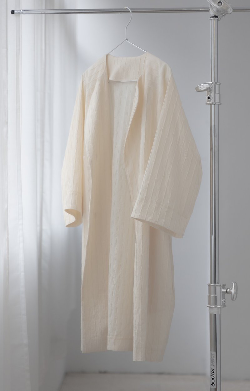繭型皺摺外套 - 外套/大衣 - 棉．麻 白色