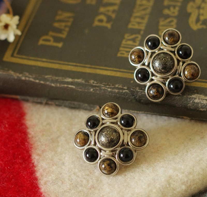 Antique Silver Earth Coffee Bead Square Clip Earrings C1031 MONET - ต่างหู - โลหะ สีเงิน