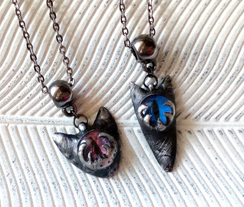 Stained glass CAT necklace. 爱猫的人 eyes cat tin soldered pendant. 貓眼 項鍊 貓頭 焊接猫头 - 項鍊 - 其他材質 