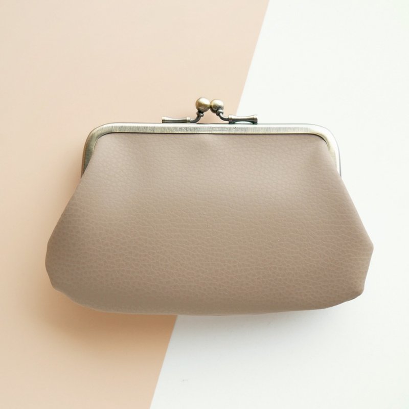 Warm apricot mouth gold bun bag / coin purse 【Made in Taiwan】 - กระเป๋าใส่เหรียญ - โลหะ สึชมพู