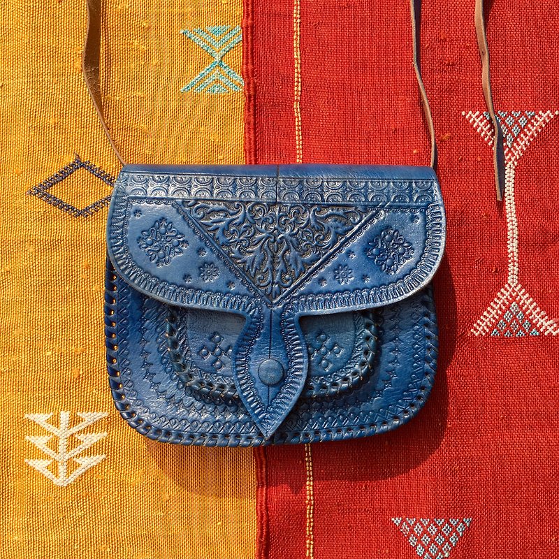 Moroccan handmade ore blue dyed blue camel bag - กระเป๋าแมสเซนเจอร์ - หนังแท้ สีน้ำเงิน