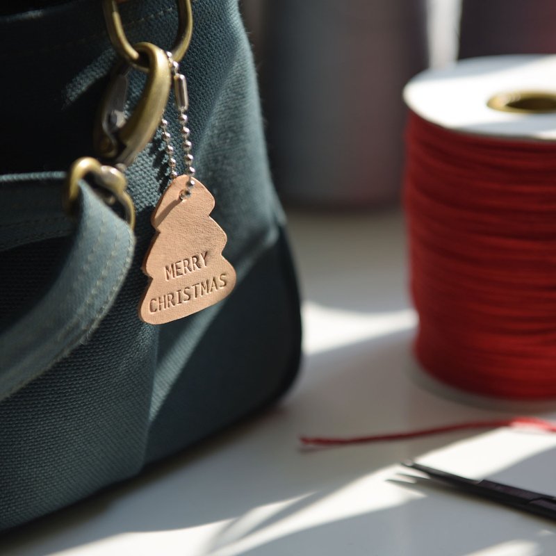 Genuine leather small tree pendant (customized with English letters) - พวงกุญแจ - หนังแท้ สีกากี