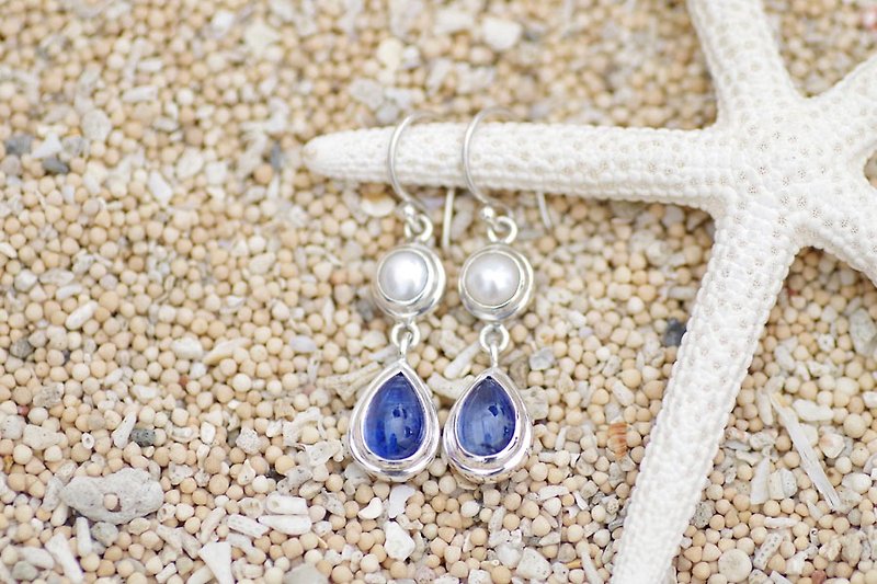 カイヤナイトと淡水パールのシルバーピアス - 耳環/耳夾 - 石頭 藍色