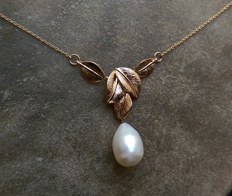 Baroque Pearl and Brass Leaf Necklace - Necklaces - Pearl 