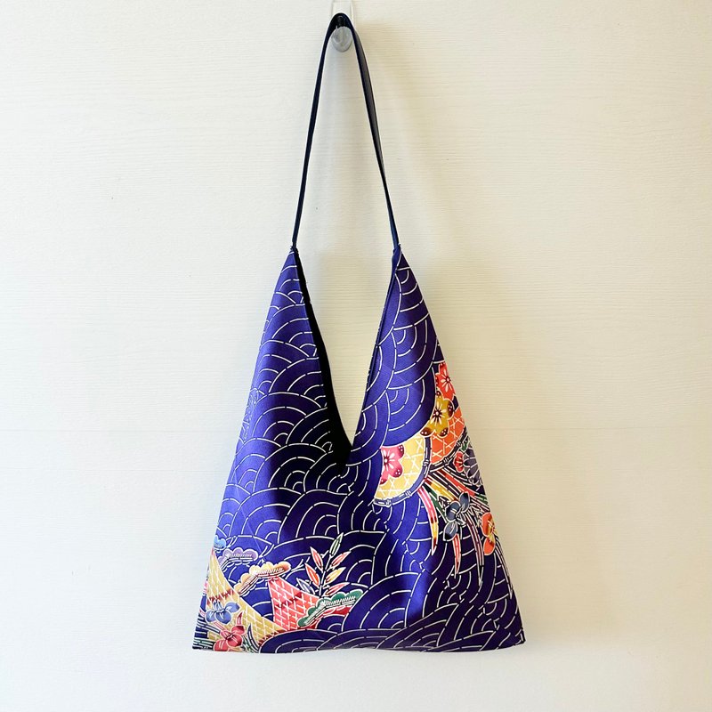 Best-selling spot/Japanese-style kimono cloth rice dumpling-shaped side backpack/ Indigo batik cloth - Messenger Bags & Sling Bags - Cotton & Hemp Multicolor