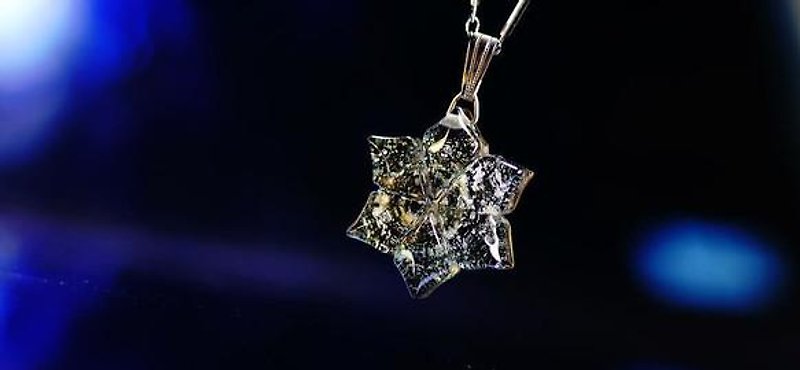 [Made to order] Flowers that glitter in the night sky - Necklaces - Other Metals Black