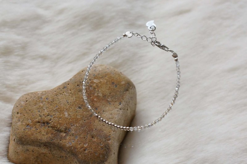 Labradorite Silver 925 Bracelet with Linear Memory Alloy - สร้อยข้อมือ - เครื่องเพชรพลอย ขาว
