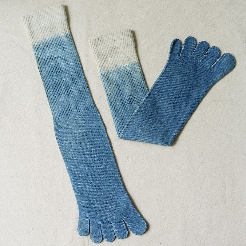 linnil: indigo dip dye :) naturally dye socks - Socks - Cotton & Hemp Blue