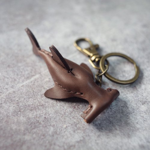 ONE+ 純手工製 迷你 咖啡色 雙髻鯊 Hammerhead shark Key holder