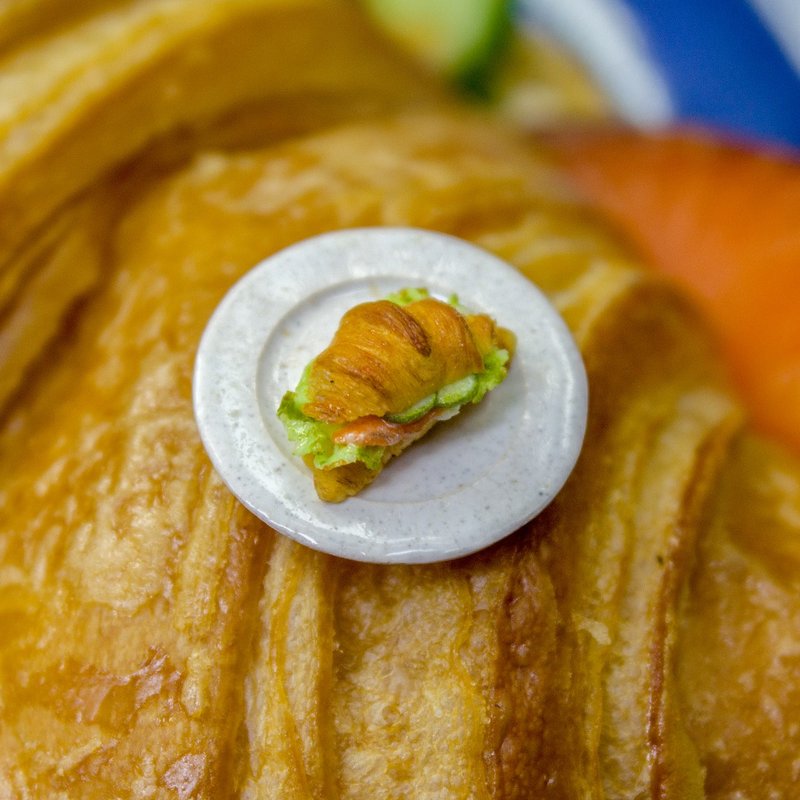 TUTORIAL Miniature croissant with salmon and cucumber from polymer clay - 手工藝教學/工具書 - 其他材質 