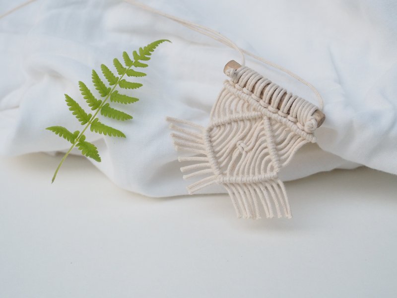 【小さなものを織り上げる】天然木の枝水栗のネックレス - チョーカー - コットン・麻 ホワイト
