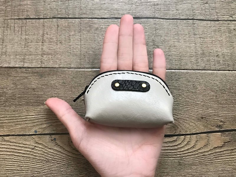 POPO │ light gray │ palm. Lightweight small purse │ leather - กระเป๋าใส่เหรียญ - หนังแท้ ขาว