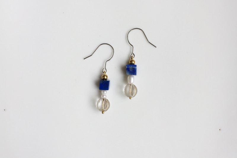 Rule/moment pearl lapis lazuli style earrings - ต่างหู - เครื่องเพชรพลอย สีน้ำเงิน